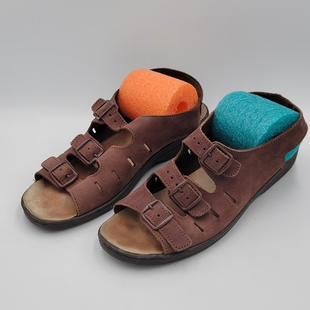 IVAN Woman's Size 9 Triple Buckle Brown Style Lois Sandals Cottagecore Grannycor